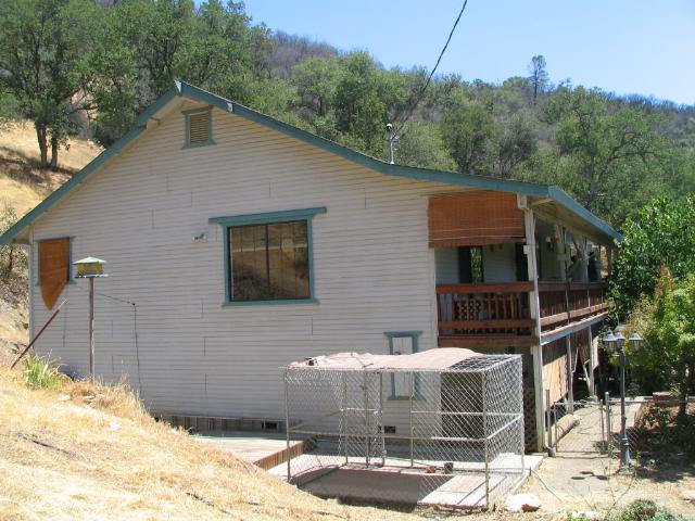 2 West side and front porch.JPG, 64 kB