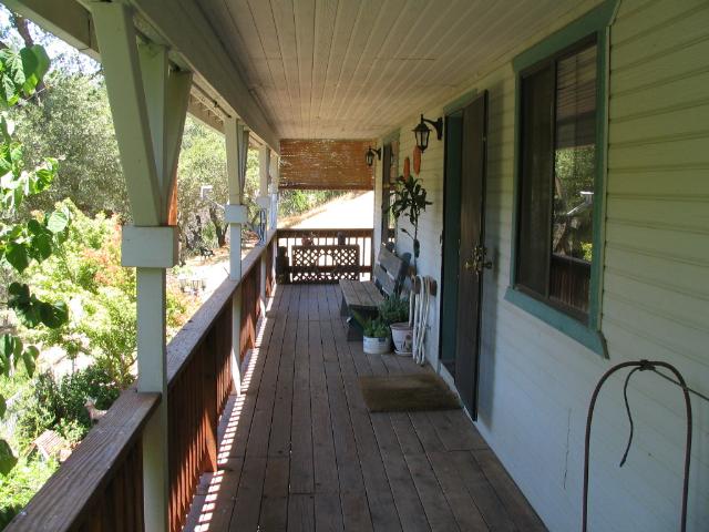 3 Front porch.JPG, 56 kB